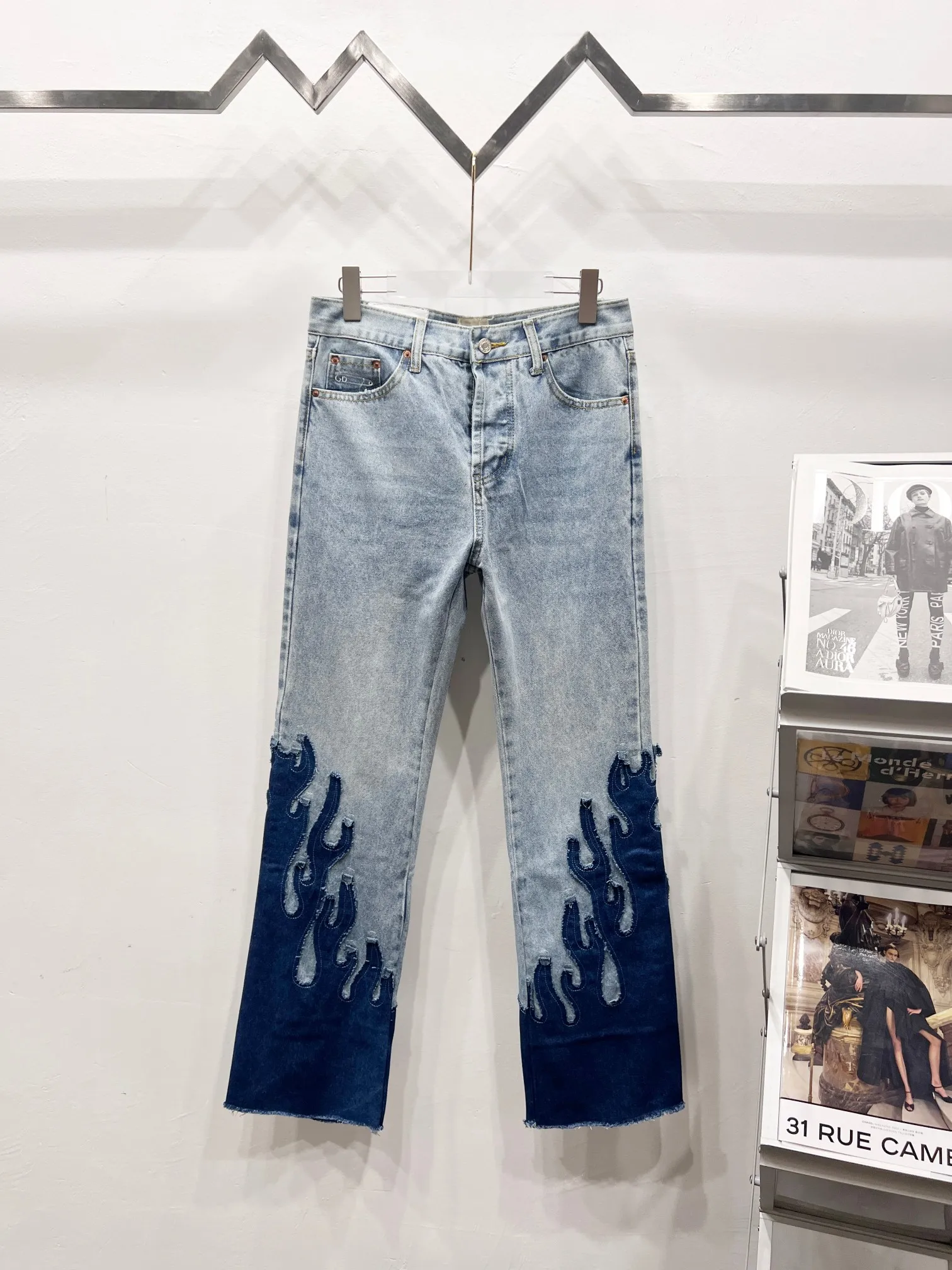P250 Style number: (c077) GALLERY DEPT. Denim splicing flame🔥flare pants washed and distressed spliced jeans -Original purchase and pattern making to truly restore the ultimate vintage texture -Original hardware accessories, washed and other elevators, QR code analysis are all purchased from the original factory, high degree of restoration, welcome to compare with a certain product ~ -Three-dimensional version Loose and comfortable, not picky about the figure, taller and slimmer, factory Seiko, original factory quality control, same style for men and women, can be matched with couples Versatile recommendation: must-have jeans for all seasons Color: blue Size: S-XXL (28-36)